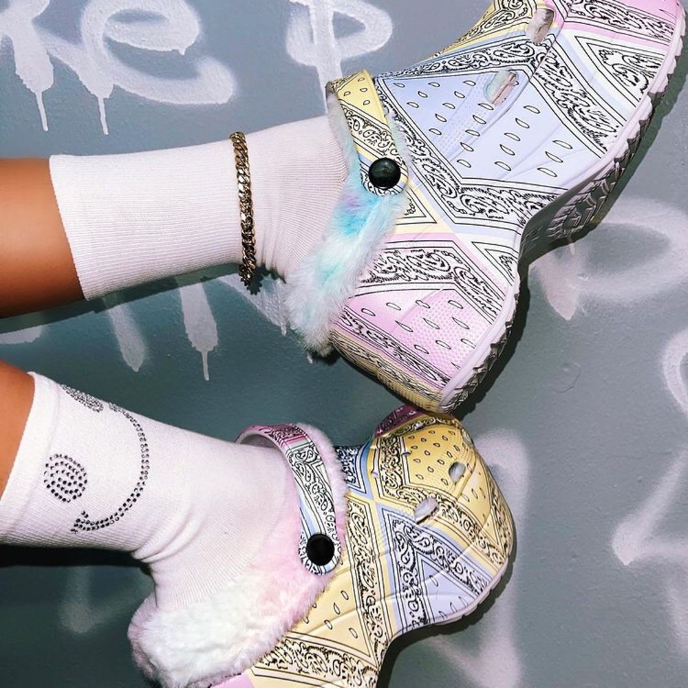 Bandana crocs MUST HAVE - runs small, size up - Picture 2 of 3